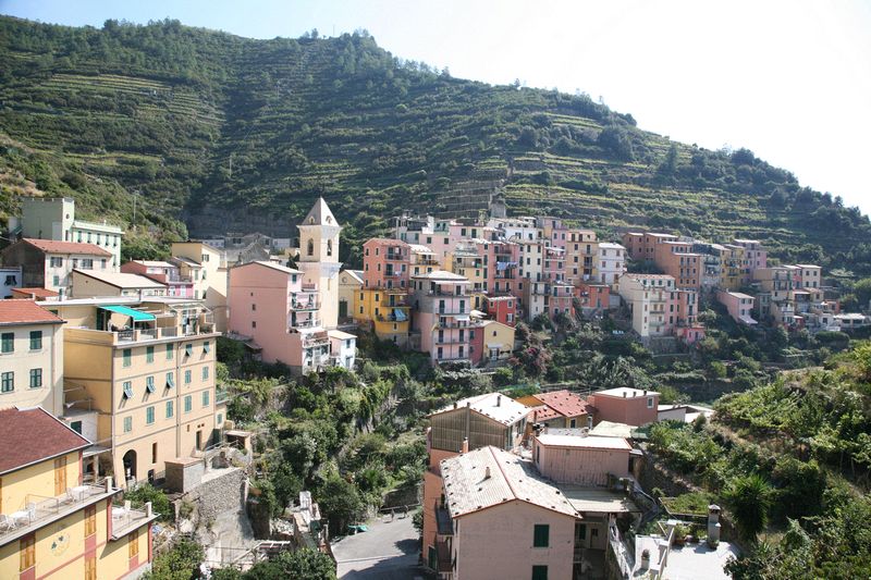 View from the Vineyard Walk, back accross the town. Note the rocks on roofs