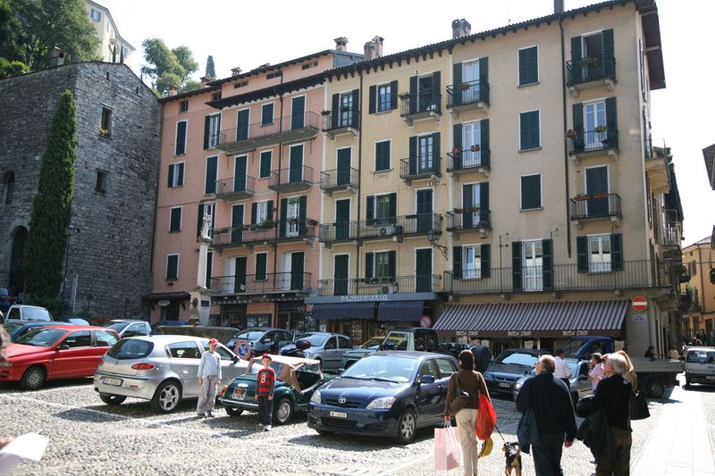 Piazzaq Chiesa - the main square in the town of Bellagio