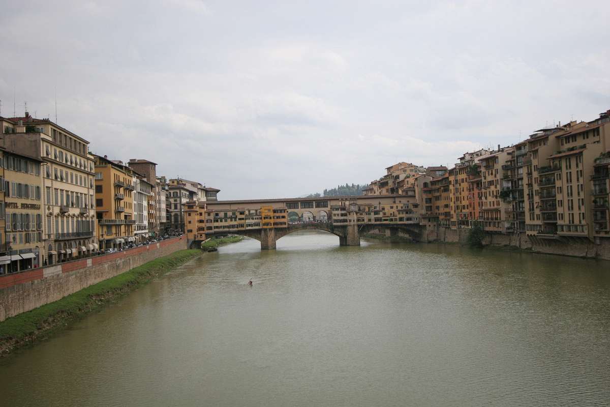 The Ponte Vecchio crosses the Arno River, same river with goes through Pisa