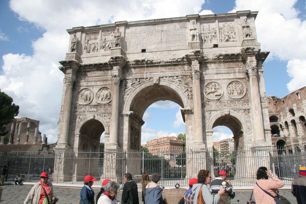 Arch of Constantine, between the Colosseum and the Forum