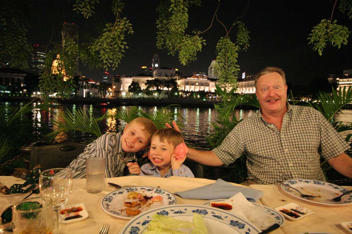 The boys had a good sleep on the flight, so Dinner was down at Boat Quay next to the river with Steve and Kerrie